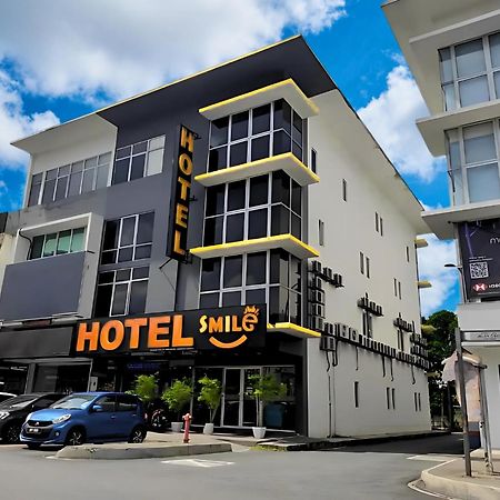 Smile Hotel C180 Cheras Selatan Exterior photo